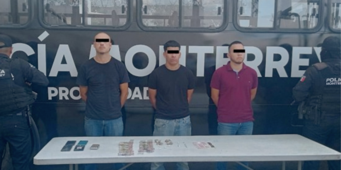 cámaras del C4, vehículo, droga, hombres detenidos