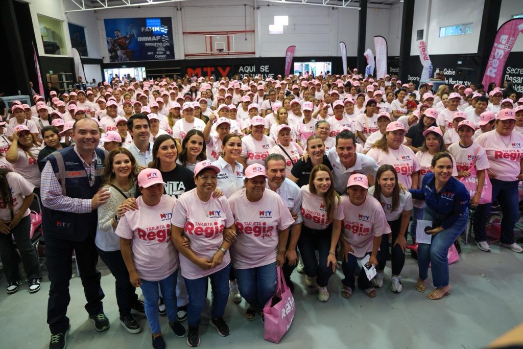 Adrián de la Garza, Gaby Oyervides, Monterrey, mujeres regias, Tarjeta Regia Plus