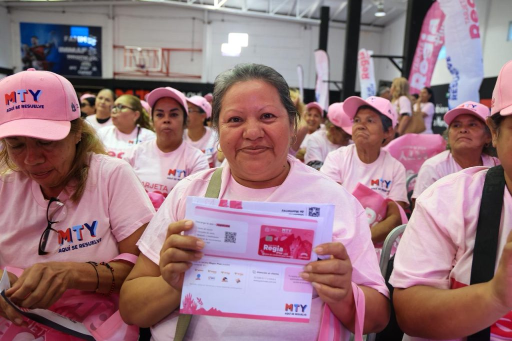 Adrián de la Garza, Gaby Oyervides, Monterrey, mujeres regias, Tarjeta Regia Plus