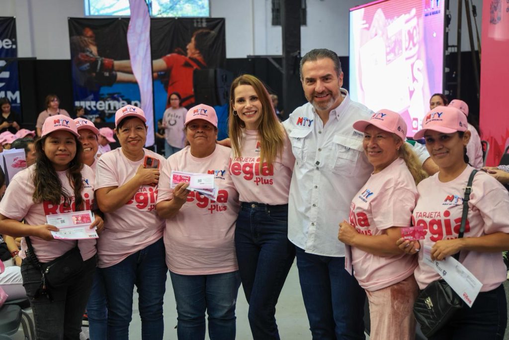 Adrián de la Garza, Gaby Oyervides, Monterrey, mujeres regias, Tarjeta Regia Plus