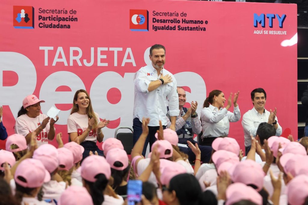 Adrián de la Garza, Gaby Oyervides, Monterrey, mujeres regias, Tarjeta Regia Plus