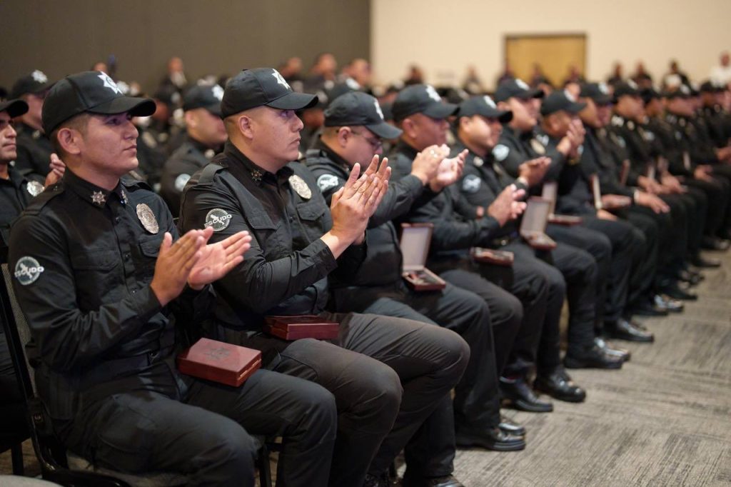 otorgan-reconocimiento-a-115-elementos-con-condecoración-a-la-policía-de-monterrey