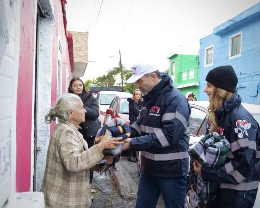 DIF Monterrey Reparte Apoyos A Familias Vulnerables Con Mty. Sin Frío