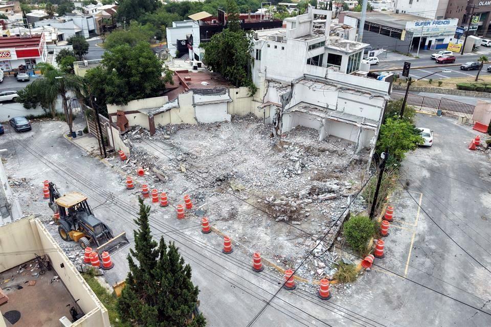 rehacen la vialidad en avenida leones, demuelen la rotonda de las casas